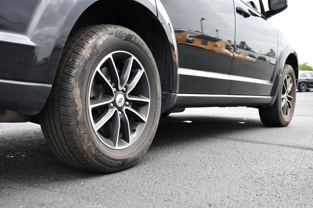 Used 2019 Dodge Journey SE w/ Connectivity Group FWD image 9