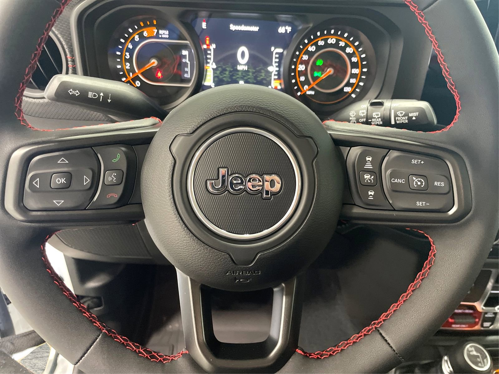 Used 2024 Jeep Wrangler Unlimited Rubicon w/ Technology Group image 17