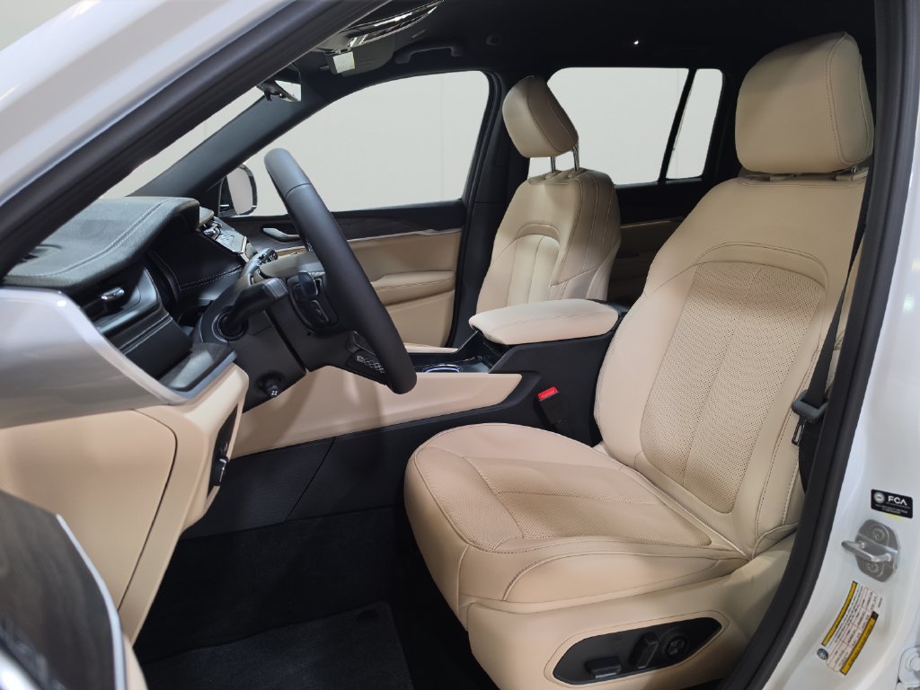 New 2027 Jeep Grand Cherokee Limited AWD/4WD image 11