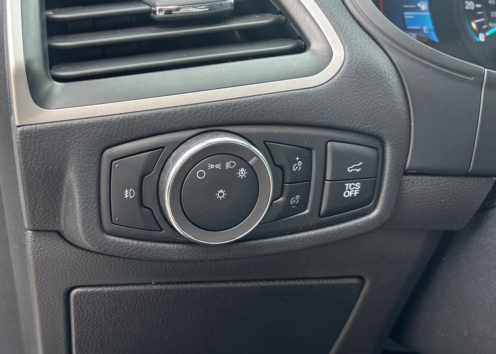 Certified 2024 Ford Edge SEL w/ Convenience Package image 30