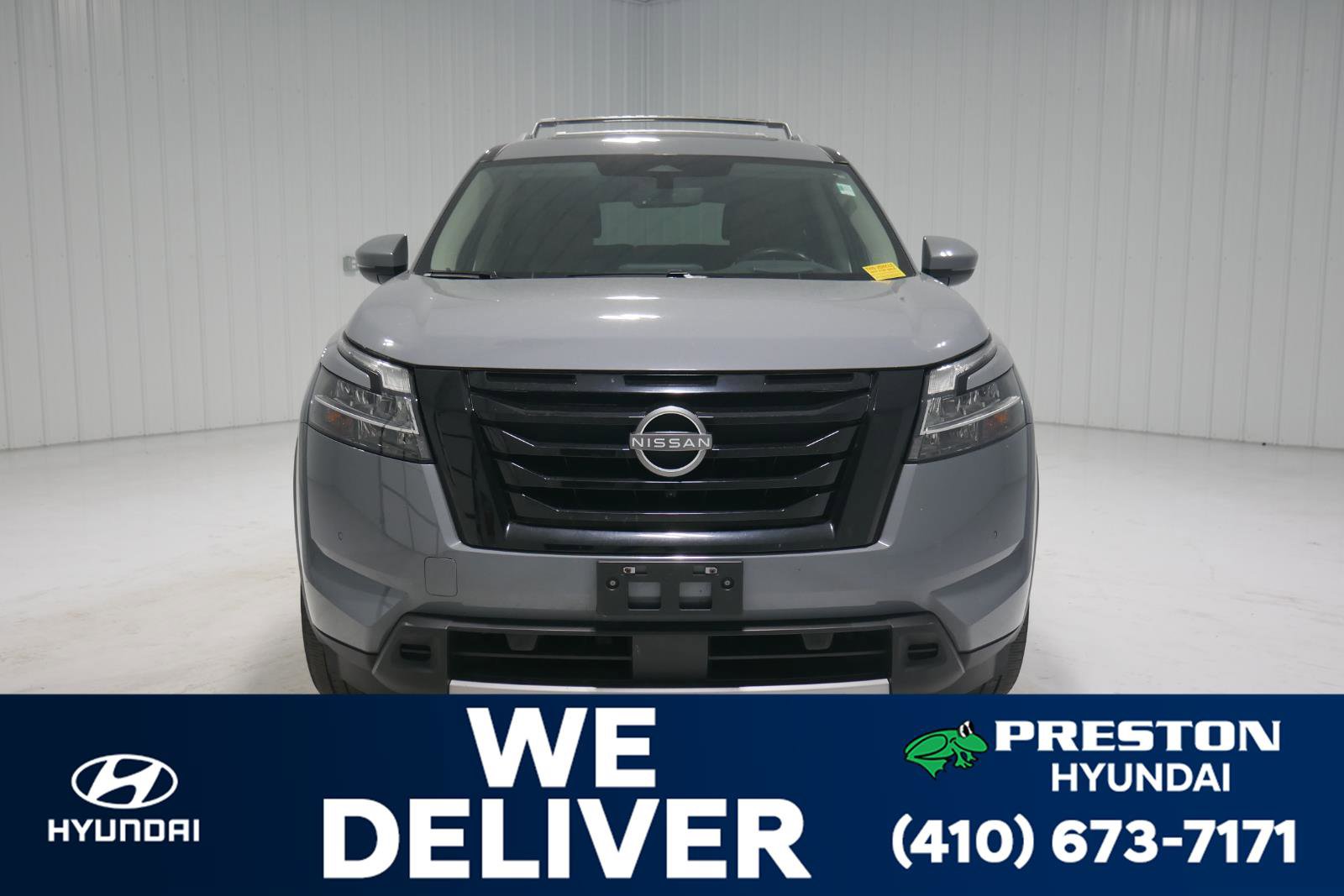 Used 2023 Nissan Pathfinder Platinum image 2