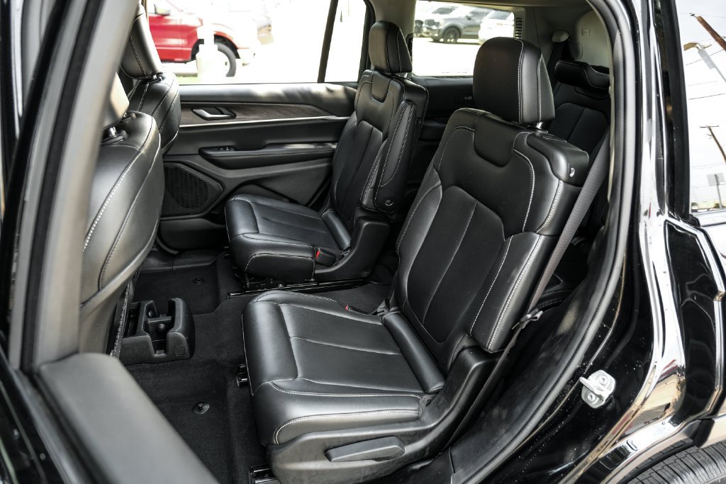 Used 2023 Jeep Grand Cherokee L Limited AWD/4WD image 51