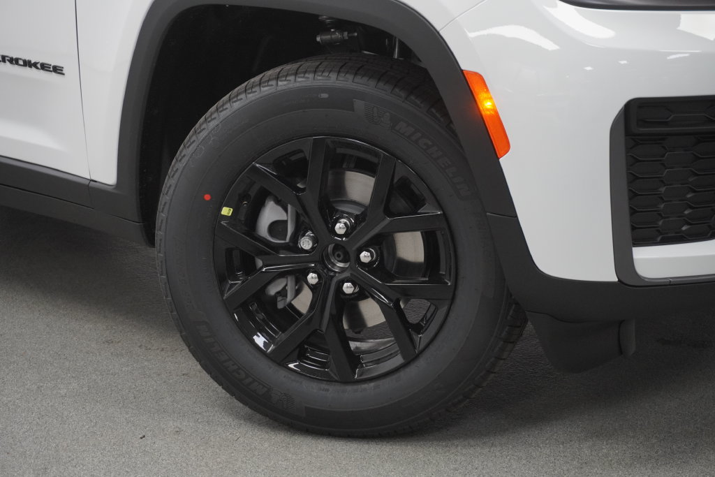 New 2026 Jeep Grand Cherokee Altitude AWD/4WD image 4