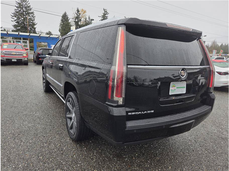 Used 2015 Cadillac Escalade ESV Premium RWD image 4
