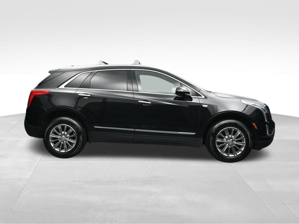 Used 2017 Cadillac XT5 Luxury w/ Driver Awareness Package FWD image 6
