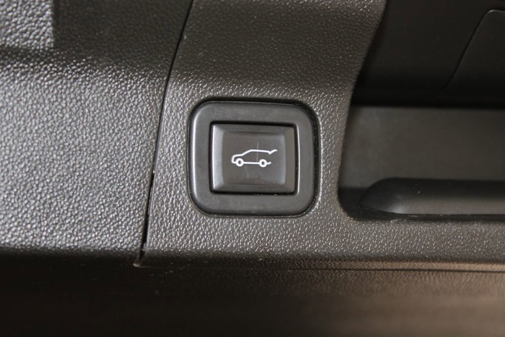 Used 2022 GMC Acadia SLE w/ Driver Convenience Package image 16