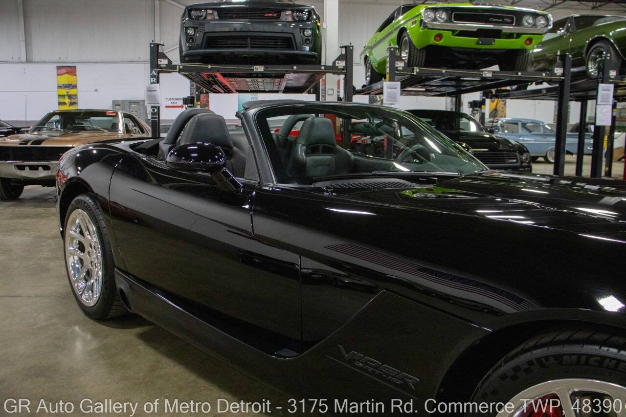 Used 2004 Dodge Viper SRT-10 RWD image 25