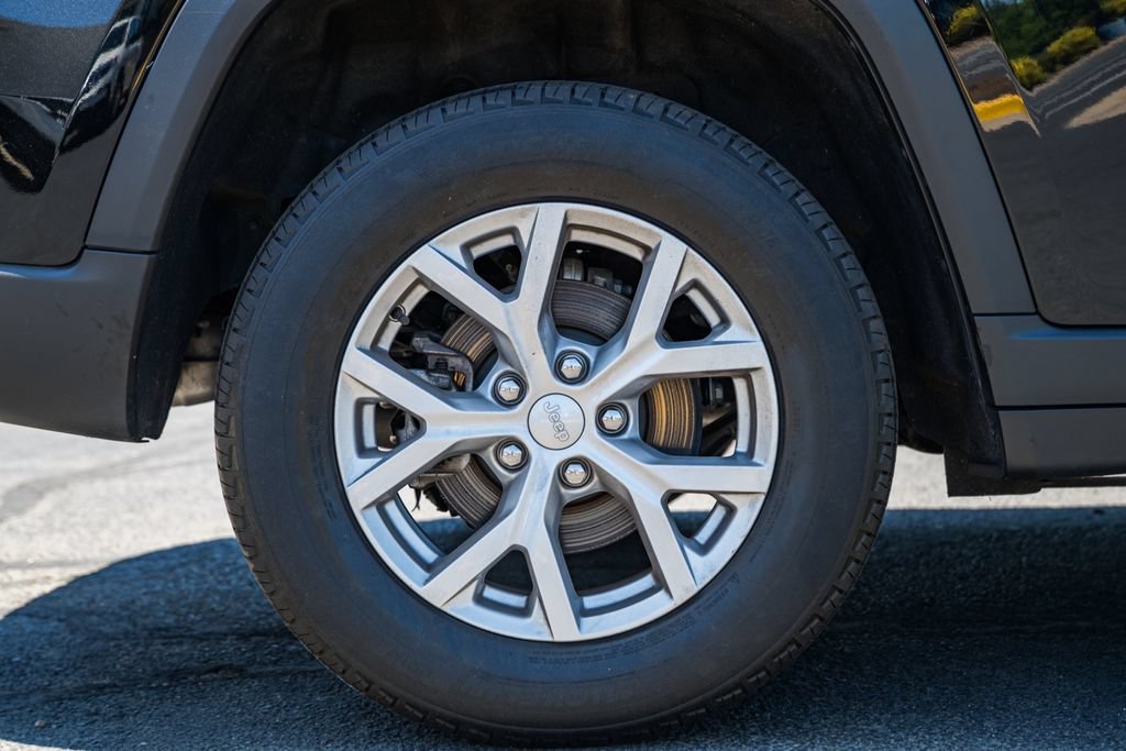 Used 2023 Jeep Grand Cherokee Limited AWD/4WD image 19