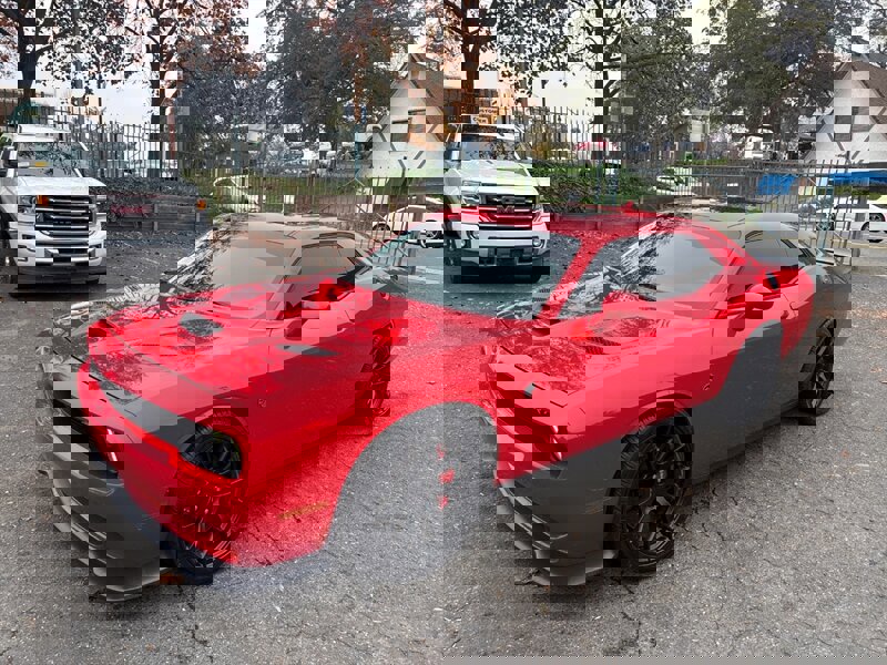 Used 2016 Dodge Challenger SRT Hellcat image 13