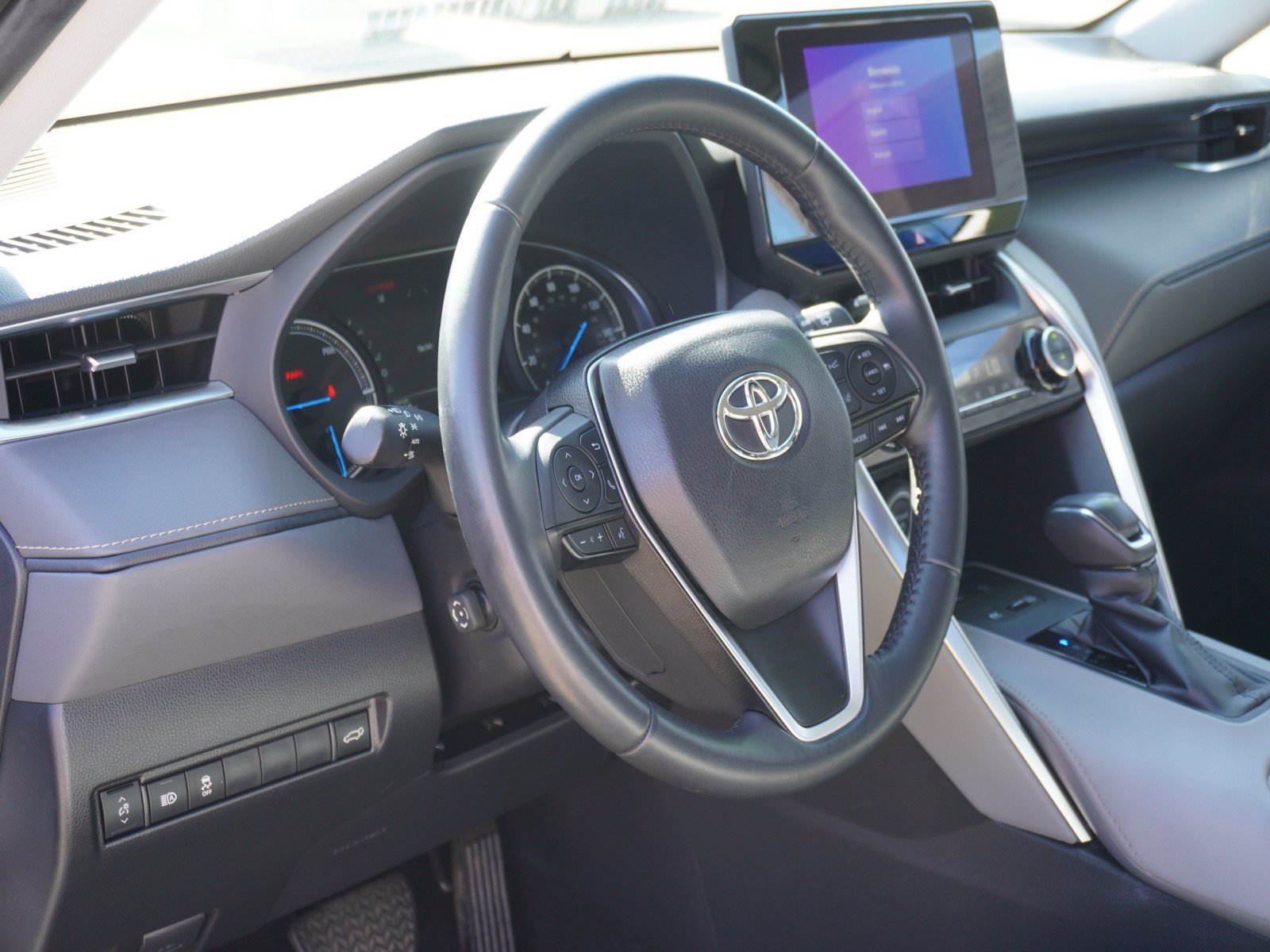 Used 2024 Toyota Venza LE AWD/4WD image 18