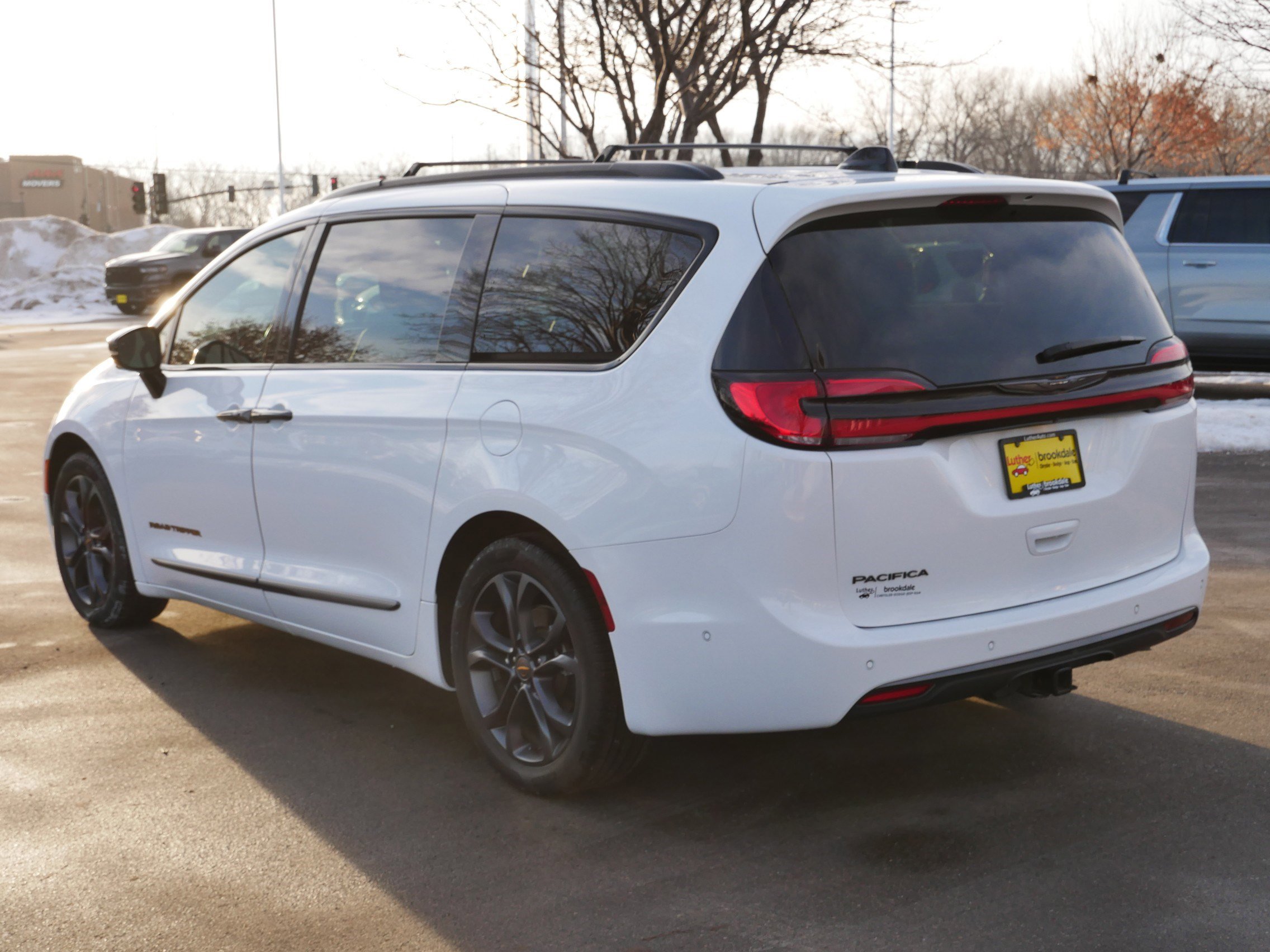 Used 2024 Chrysler Pacifica Touring-L w/ Road Tripper Package image 5