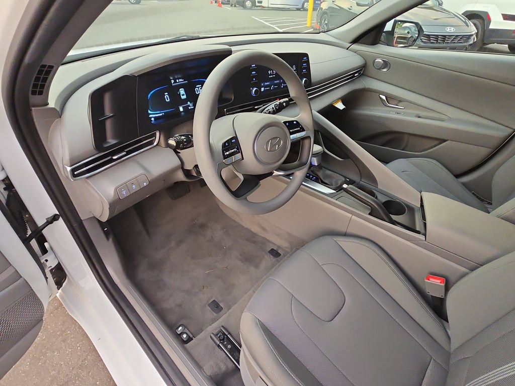 Certified 2026 Hyundai Elantra SE FWD image 16