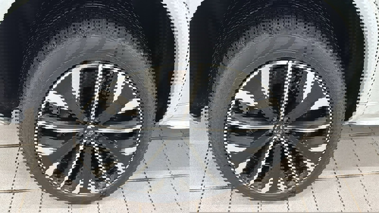 New 2026 Volvo XC90 T8 Plus w/ Protection Package Premier image 32