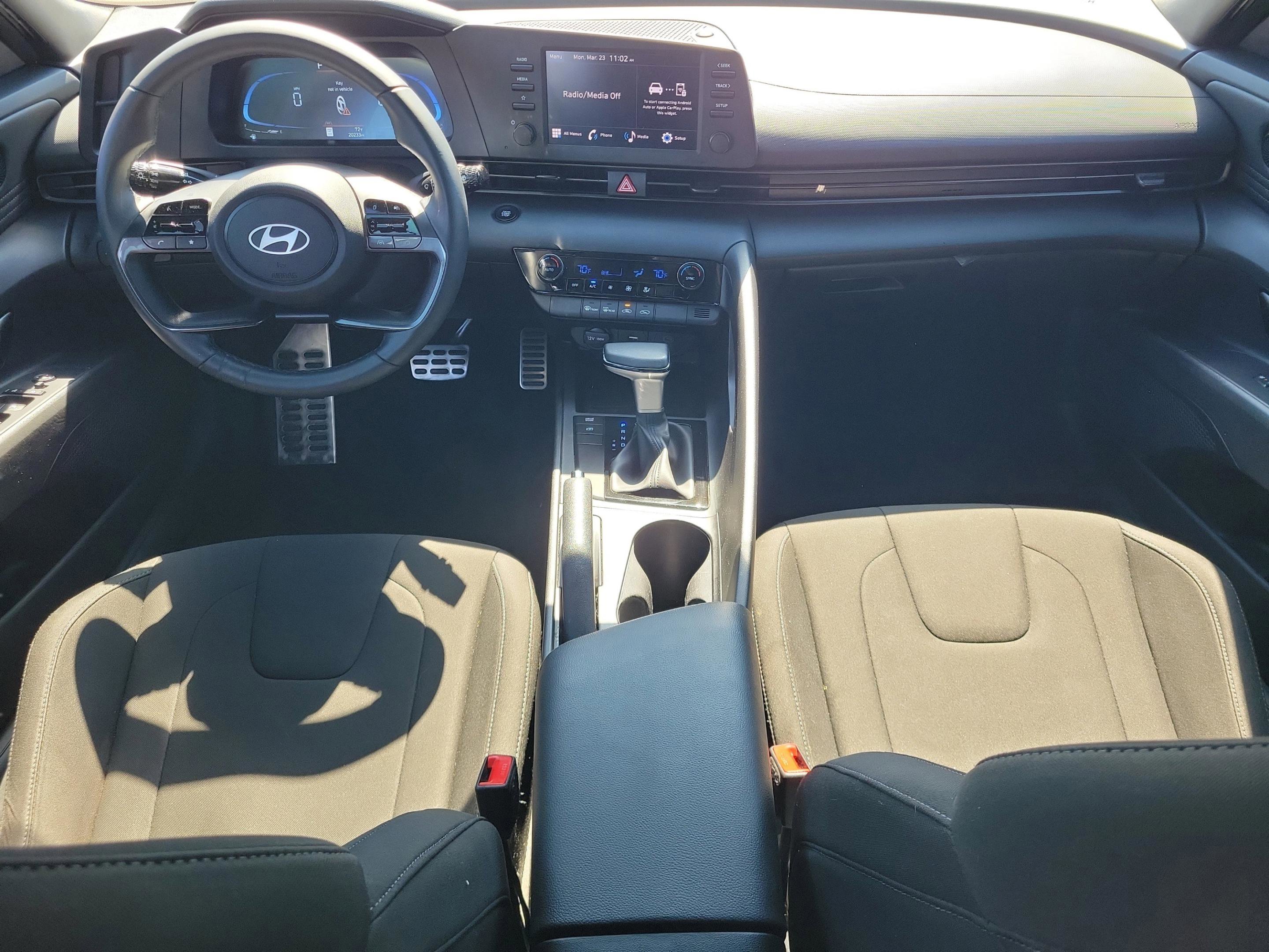 Used 2025 Hyundai Elantra Sport image 12