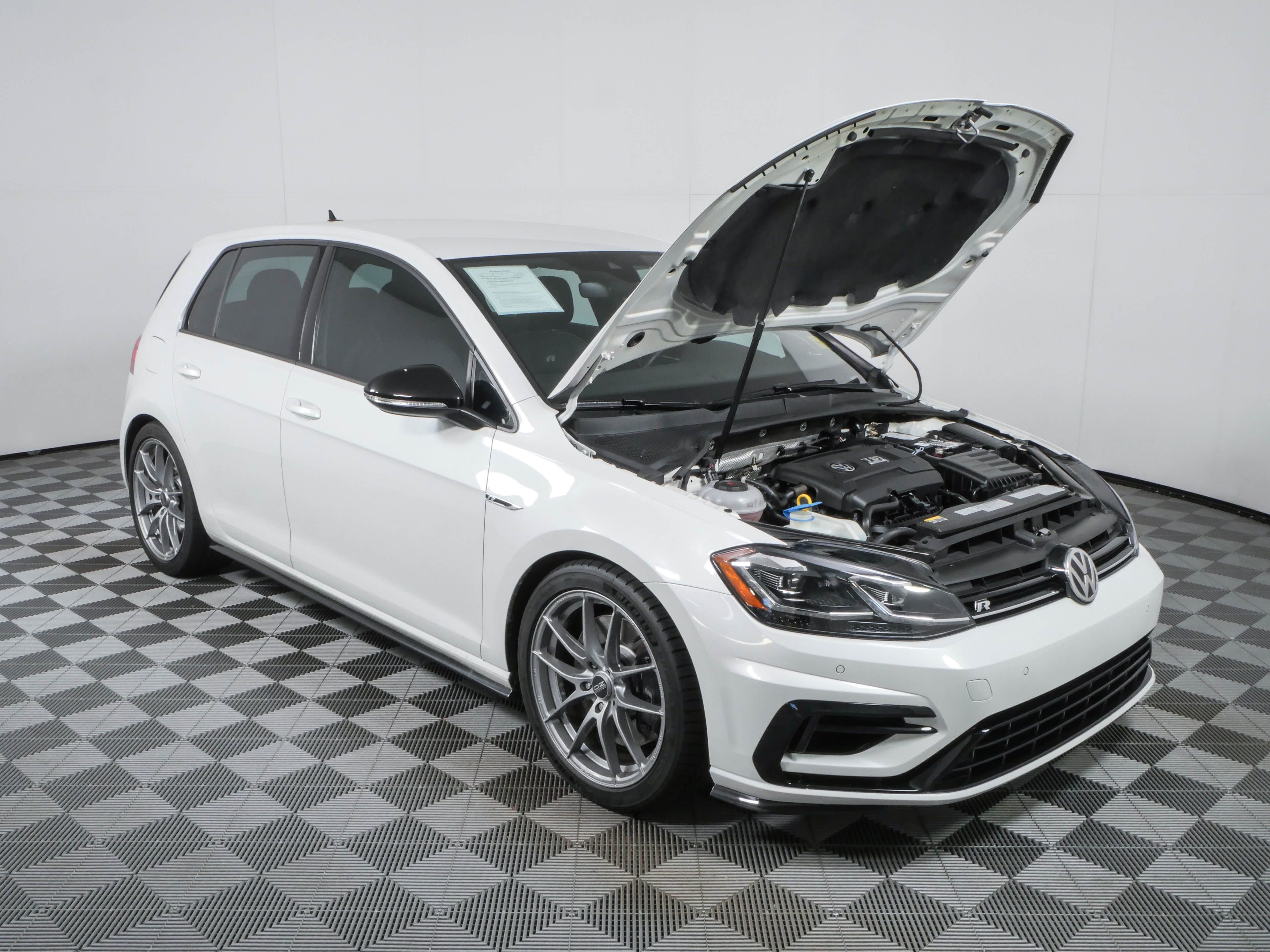 Used 2019 Volkswagen Golf R 4-Door AWD/4WD image 34