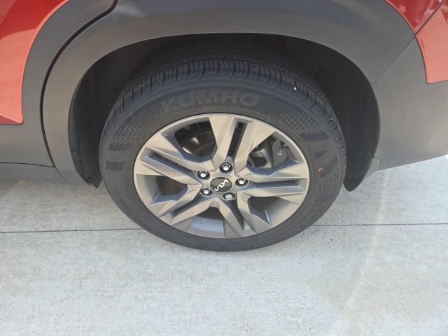 Used 2023 Kia Seltos S w/ Navigation Package FWD image 11