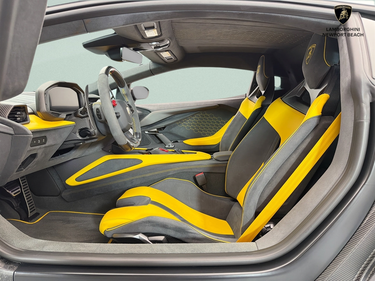 Used 2025 Lamborghini Revuelto AWD/4WD image 8