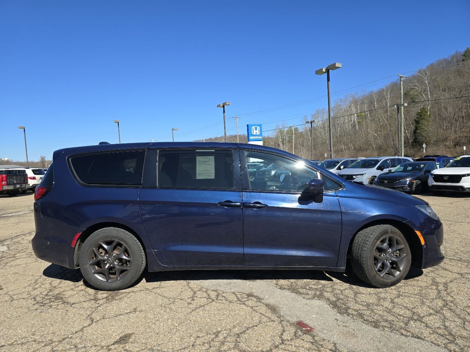 Used 2019 Chrysler Pacifica Touring Plus w/ Advanced Safetytec Group image 15