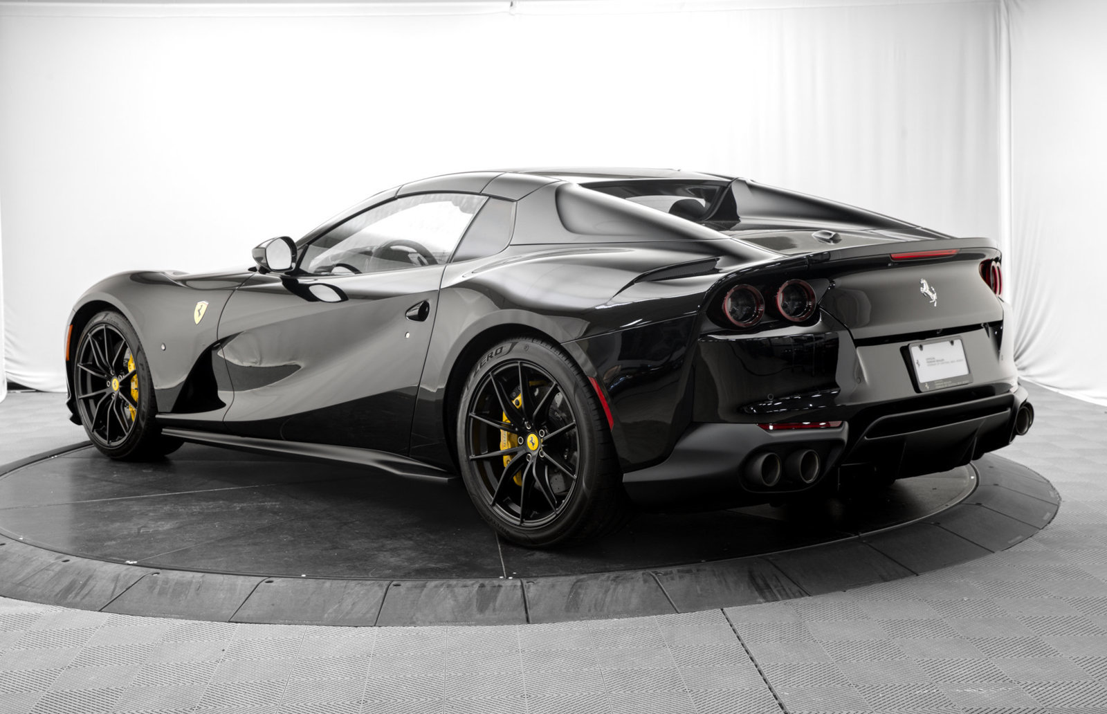 Used 2022 Ferrari 812 GTS RWD image 13