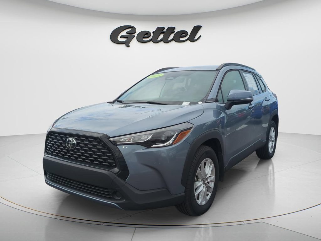 Used 2024 Toyota Corolla Cross LE FWD image 1