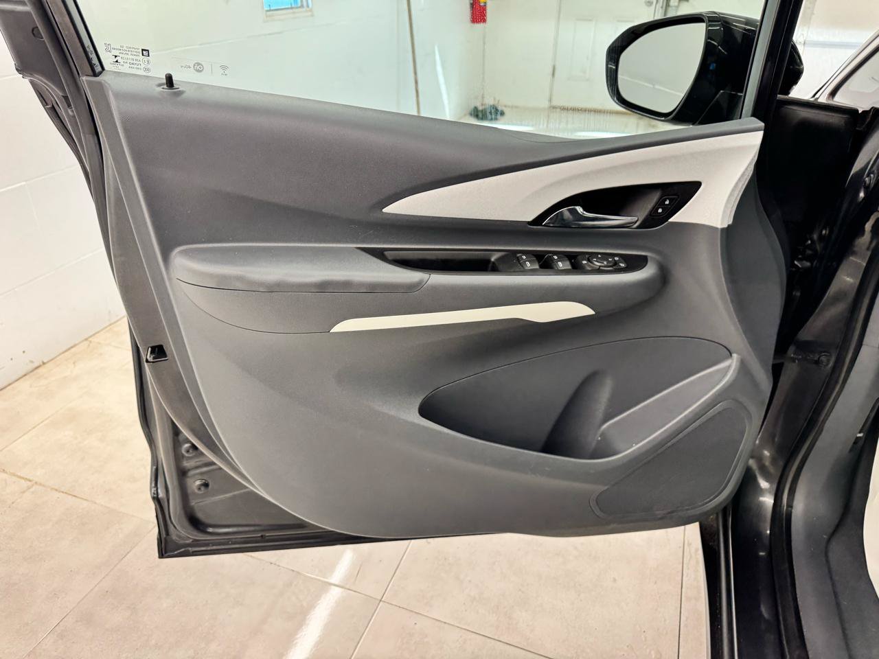 Used 2018 Chevrolet Bolt LT FWD image 11
