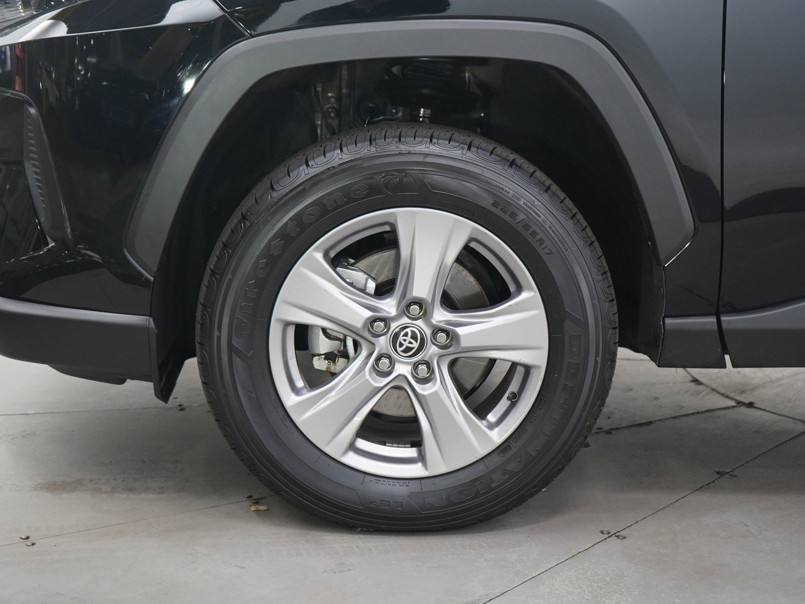 Used 2025 Toyota RAV4 XLE AWD/4WD image 30