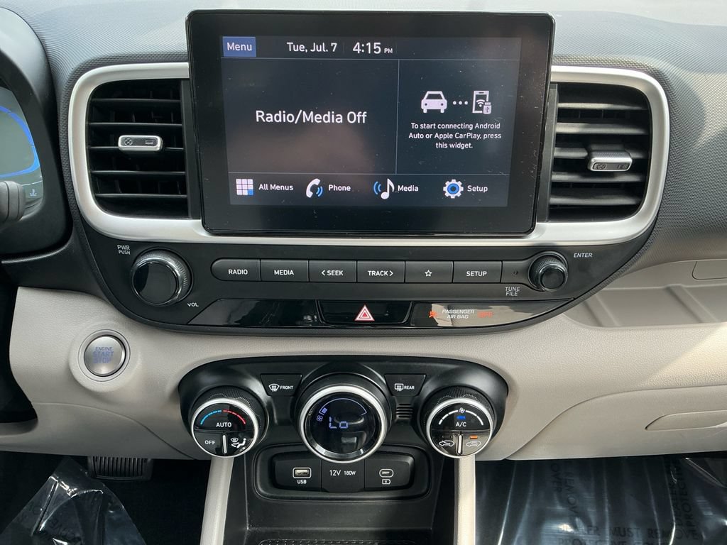 Used 2025 Hyundai Venue SEL FWD image 17
