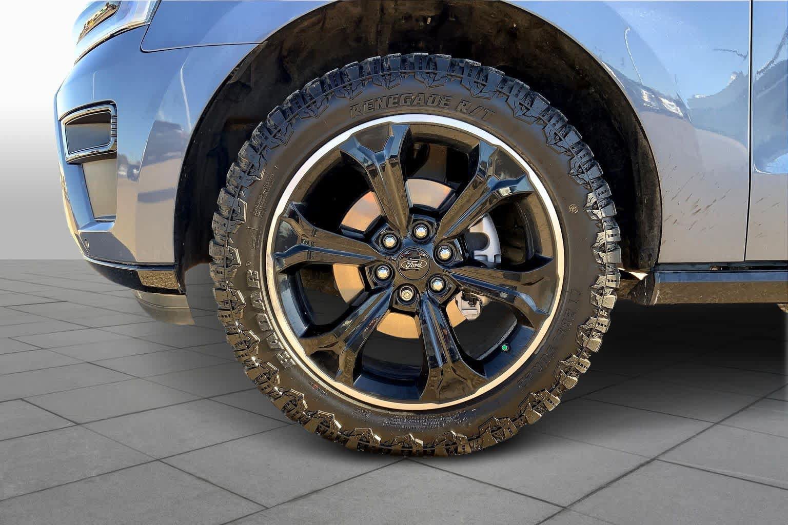 Used 2023 Ford Expedition Limited AWD/4WD image 11