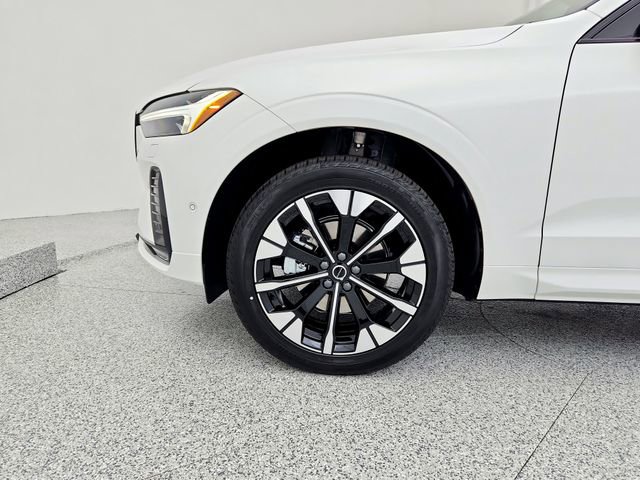 New 2026 Volvo XC60 B5 Plus w/ Climate Package image 17