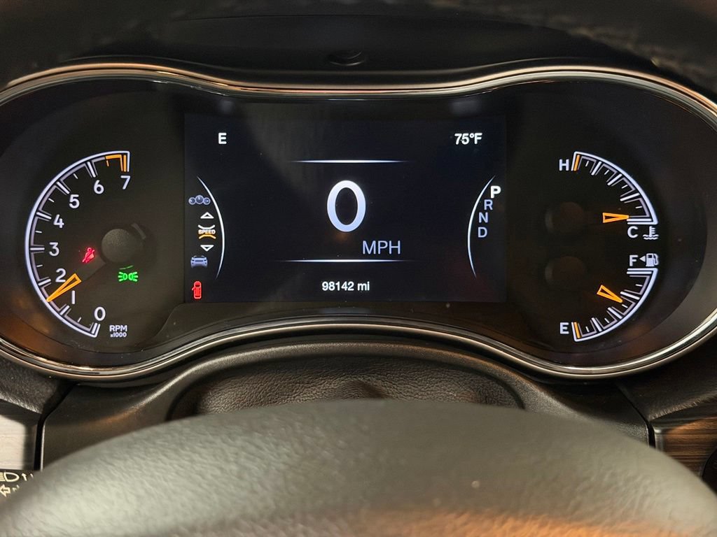 Used 2020 Jeep Grand Cherokee Laredo AWD/4WD image 37