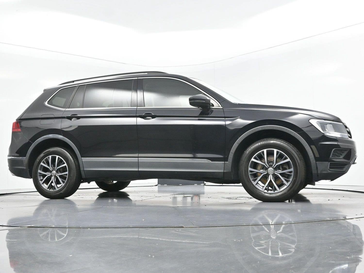 Used 2020 Volkswagen Tiguan SE w/ Panoramic Sunroof Package FWD image 44