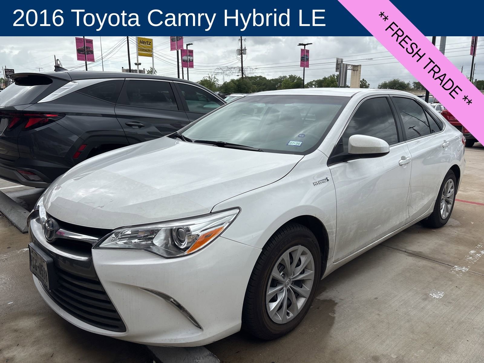 Used 2016 Toyota Camry LE image 1