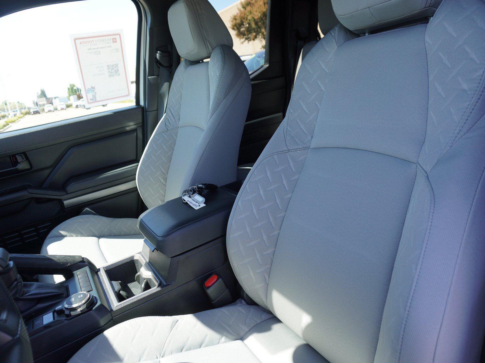 Used 2025 Toyota Tacoma SR5 AWD/4WD image 22