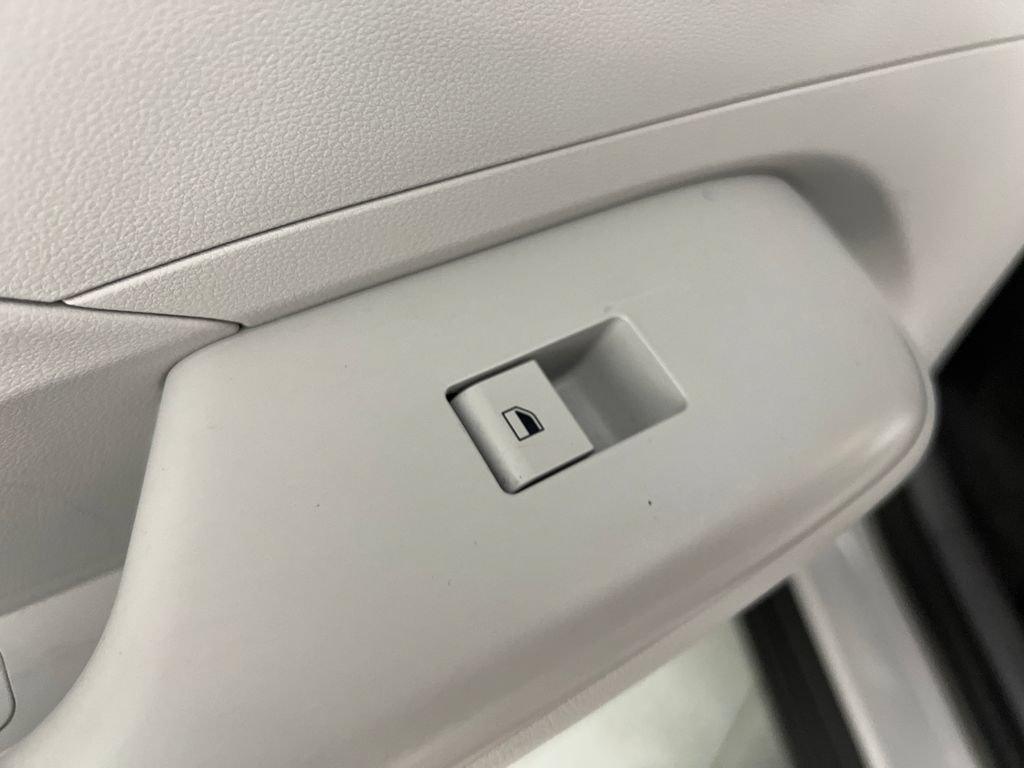 Used 2025 Hyundai Kona SEL FWD image 20
