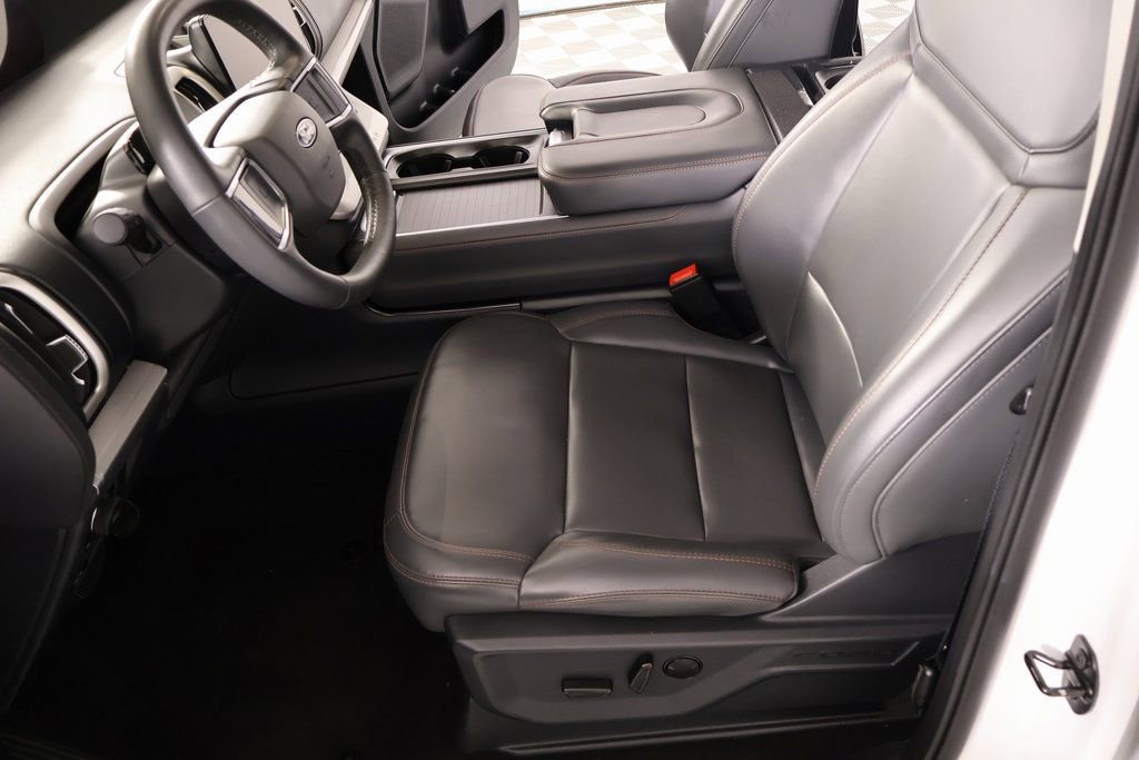 Used 2025 Ford Expedition Active image 11