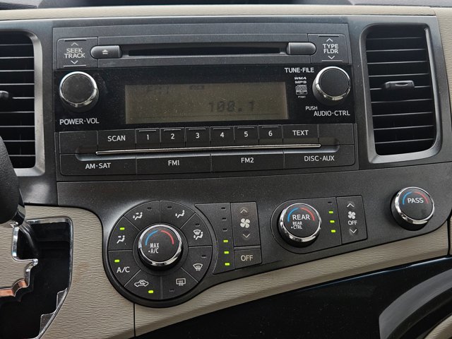Used 2012 Toyota Sienna FWD image 11