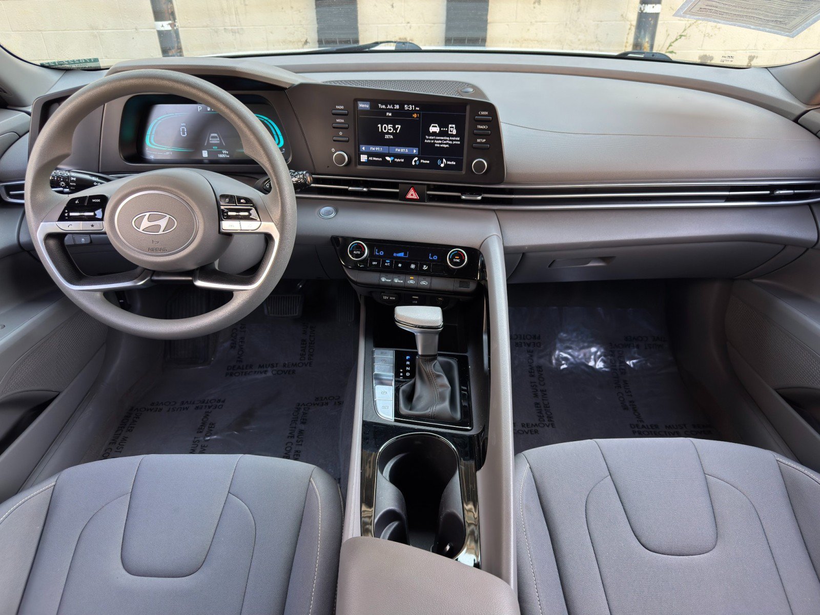 Used 2025 Hyundai Elantra Hybrid FWD image 11