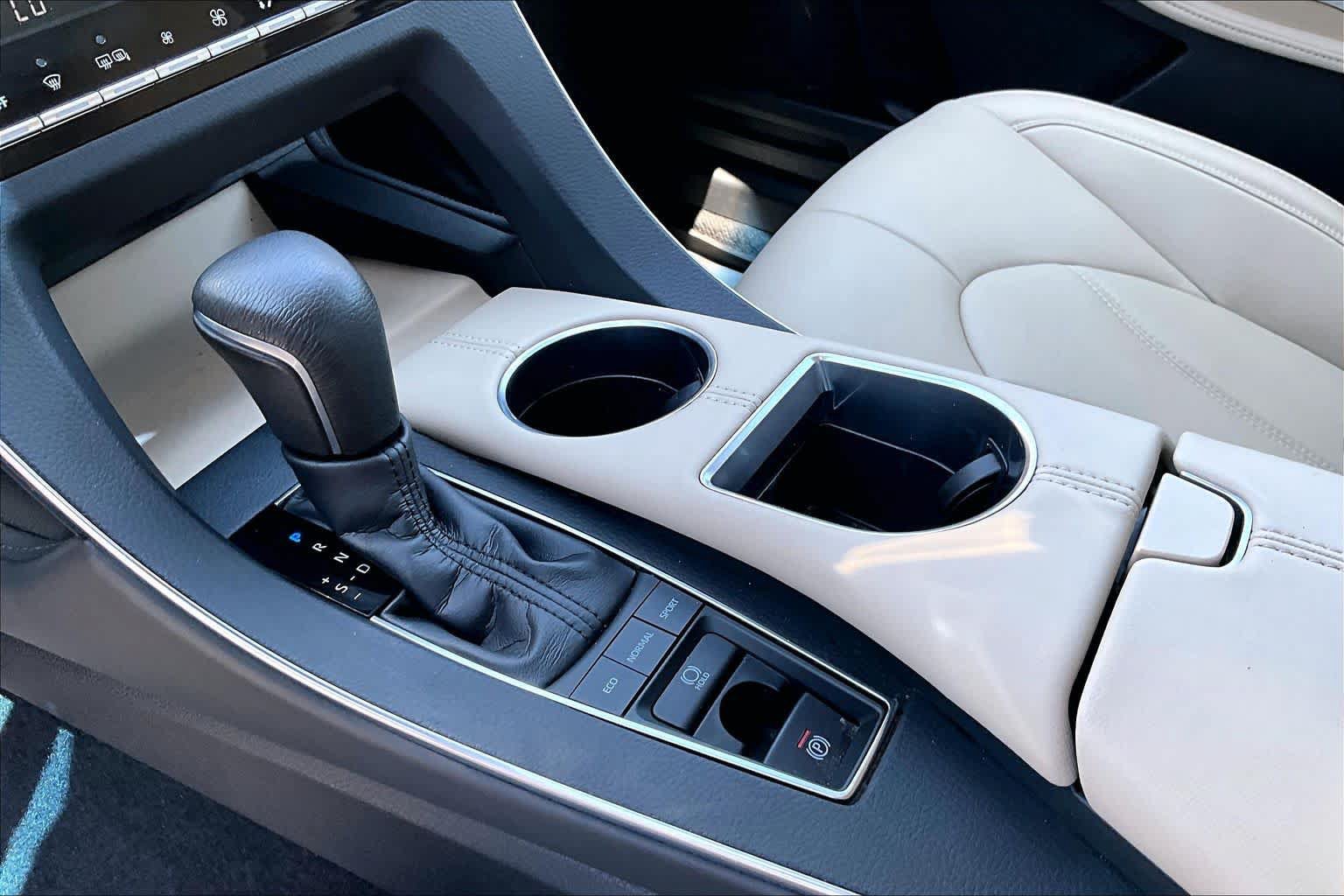 Used 2019 Toyota Avalon XLE w/ Moonroof Package FWD image 17