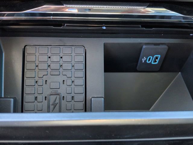 New 2026 Ford F250 Lariat w/ Black Appearance Package image 24