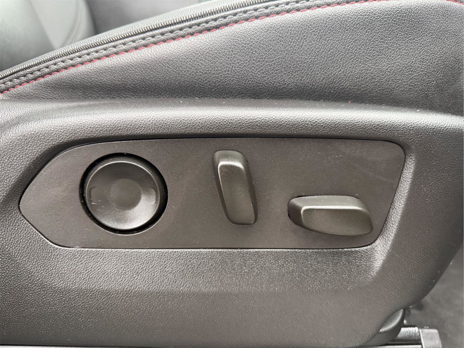 Used 2022 Chevrolet Tahoe RST w/ Sport Performance Package image 30