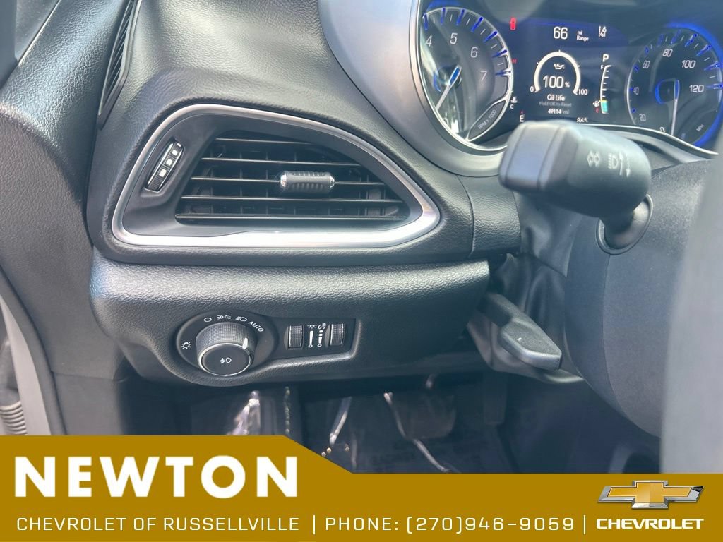 Used 2025 Chrysler Pacifica Limited FWD image 7