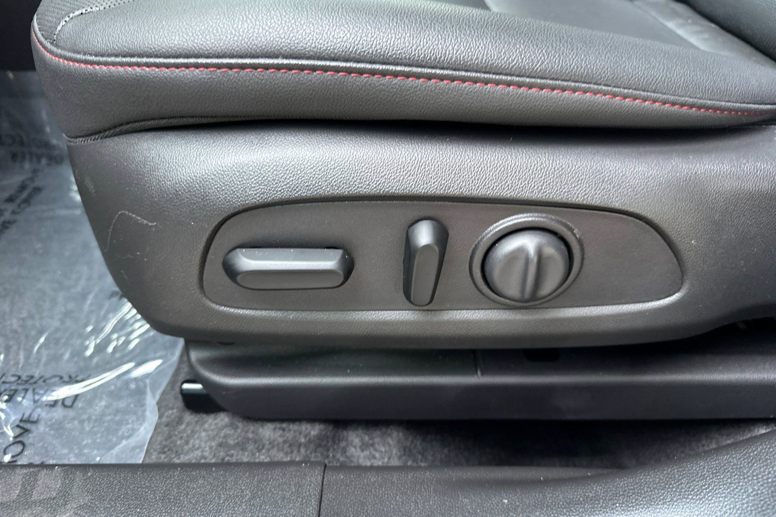 Used 2025 Chevrolet Trax RS w/ Sunroof Package image 14