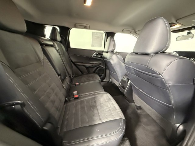 Used 2024 Mitsubishi Outlander SE image 17
