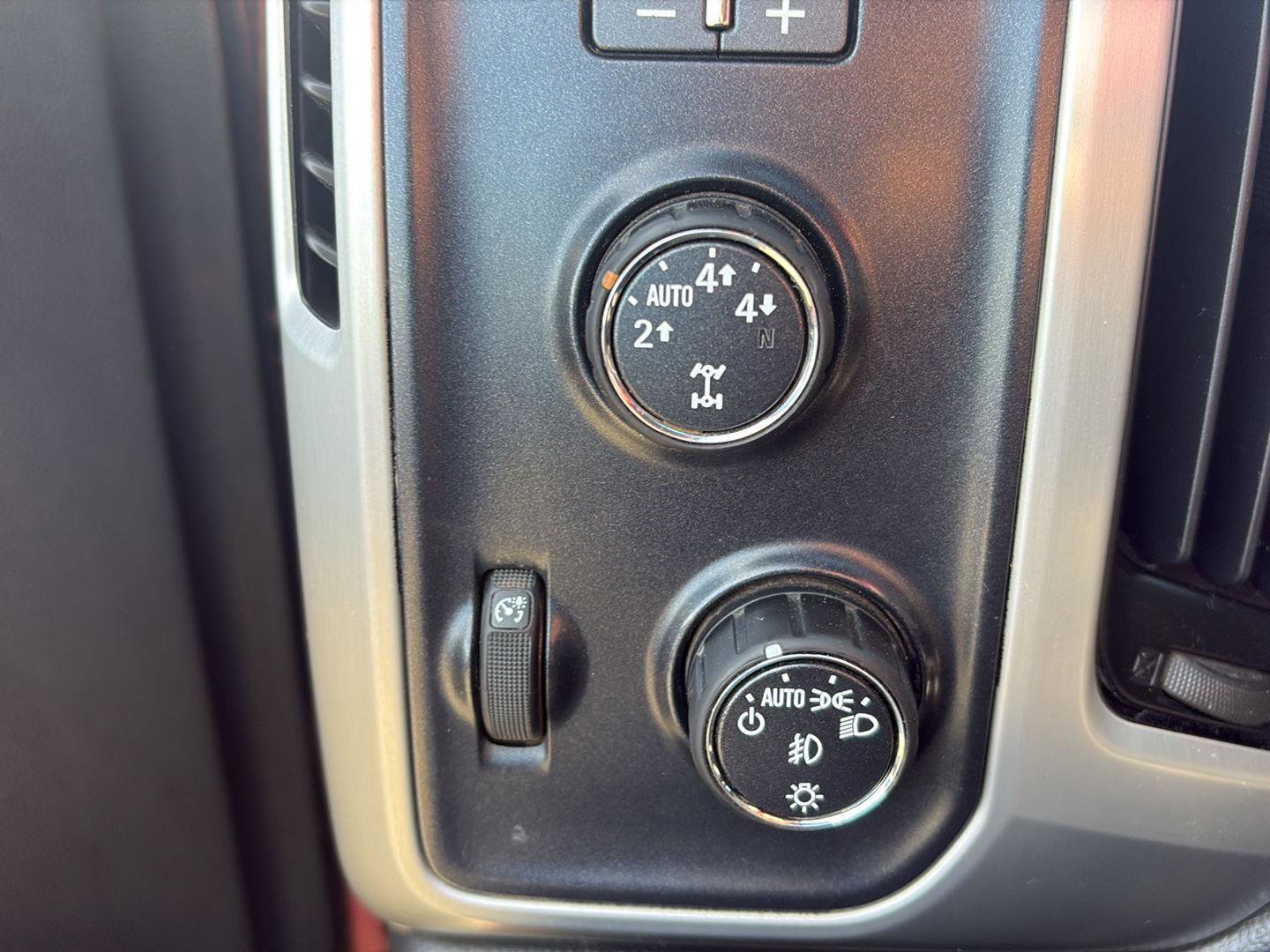 Used 2015 GMC Sierra 1500 SLE w/ SLE Value Package AWD/4WD image 10