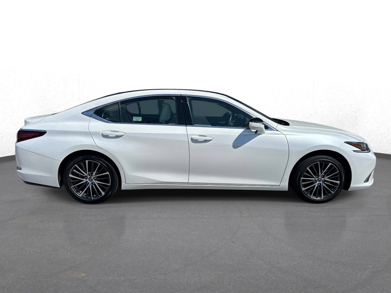 Used 2025 Lexus ES 350 w/ Premium Package FWD image 2