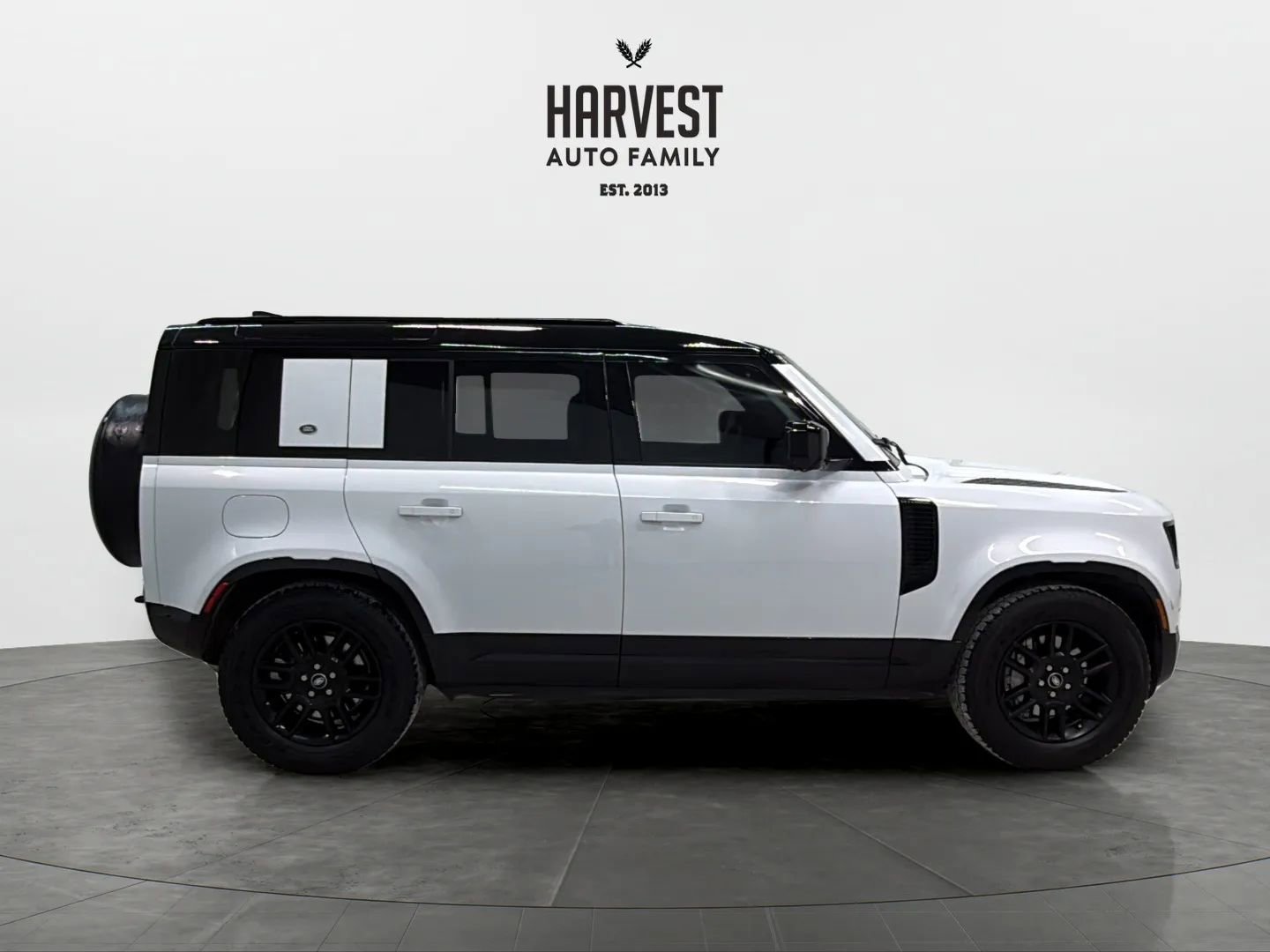 Used 2023 Land Rover Defender 110 X-Dynamic SE image 8