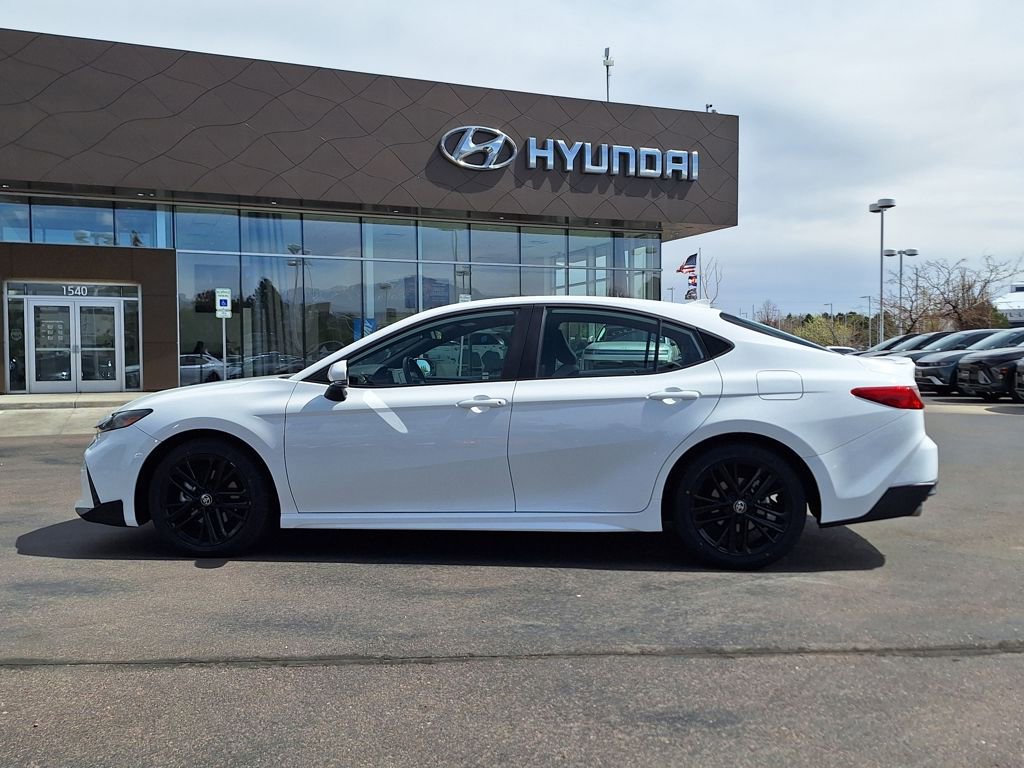 Used 2025 Toyota Camry SE image 6