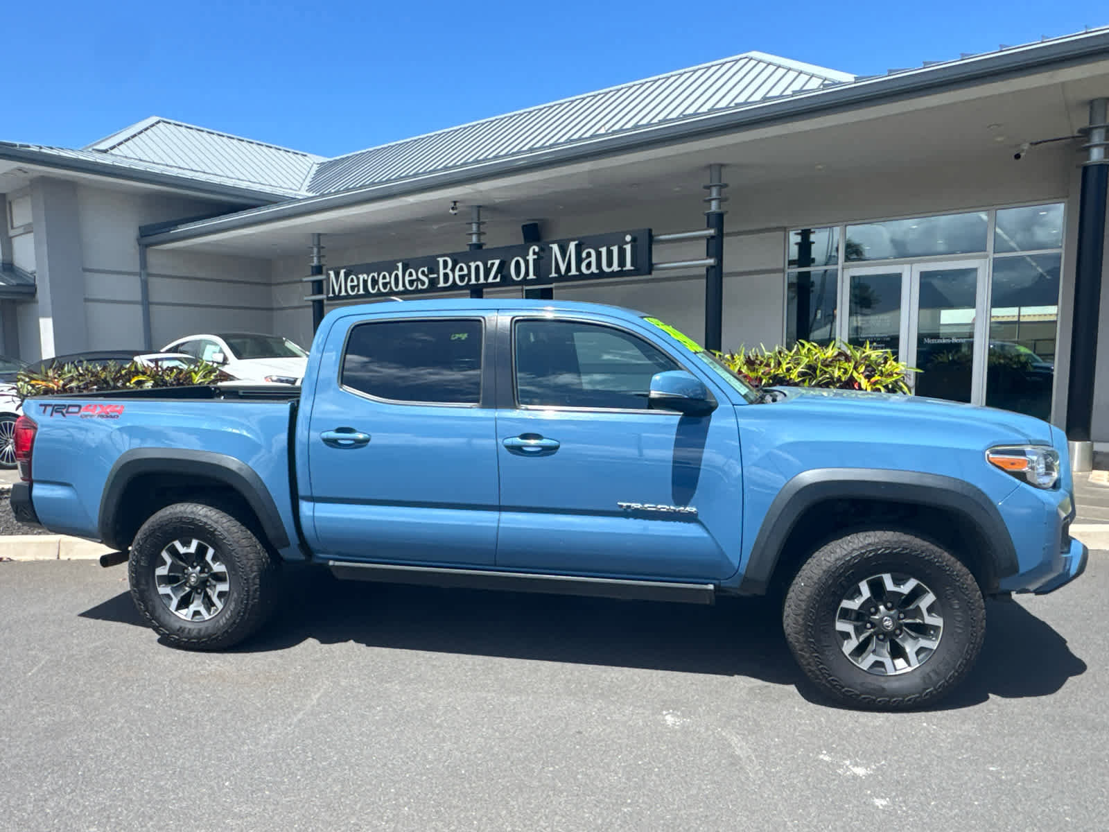 Used 2019 Toyota Tacoma TRD Off-Road AWD/4WD image 3