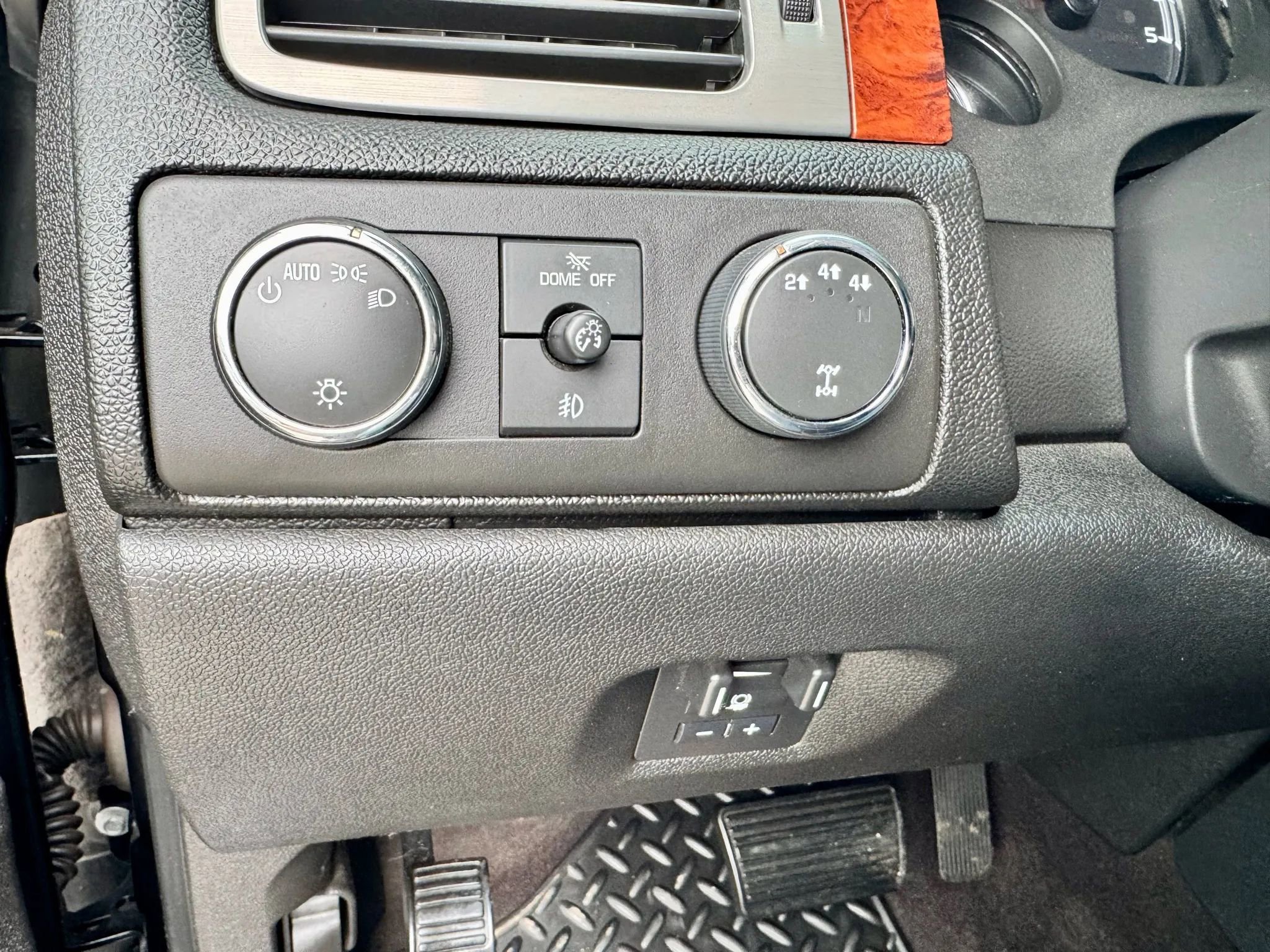 Used 2012 GMC Sierra 3500 SLT w/ SLT Convenience Package image 11