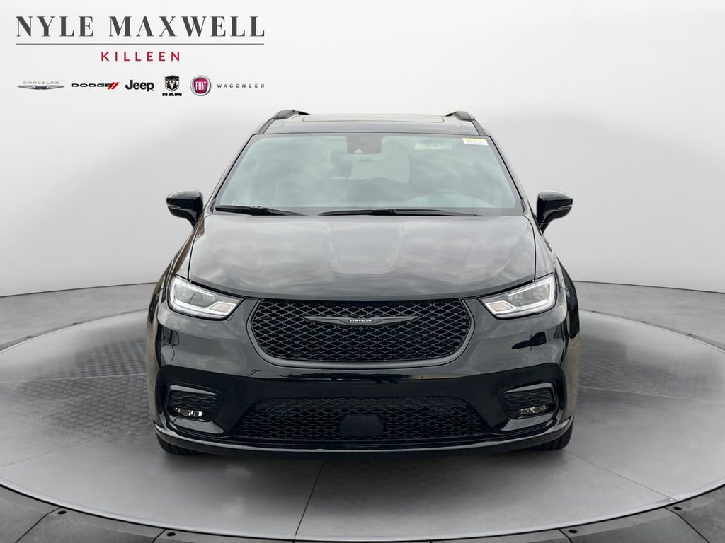 New 2026 Chrysler Pacifica Limited image 18